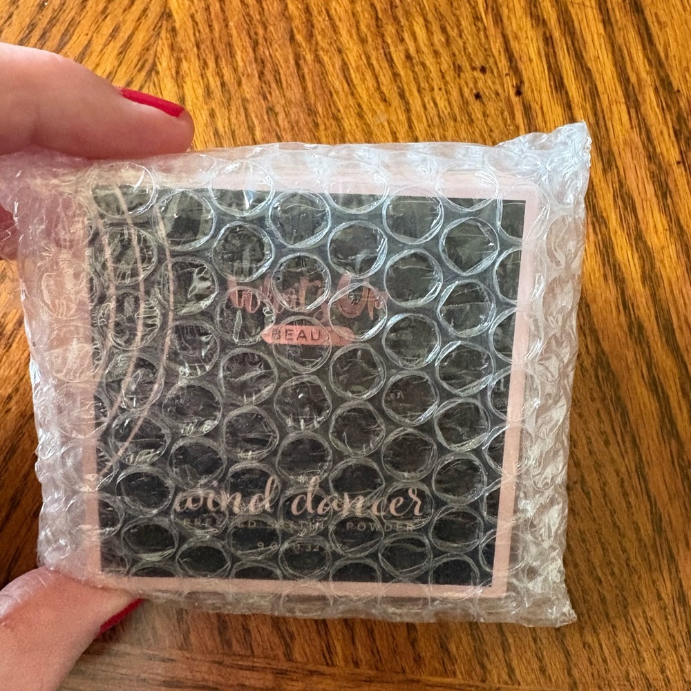 What’s up beauty Wind Dancer pressed setting powder